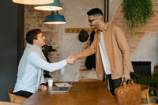 10 stratégies pour séduire les meilleurs commerciaux